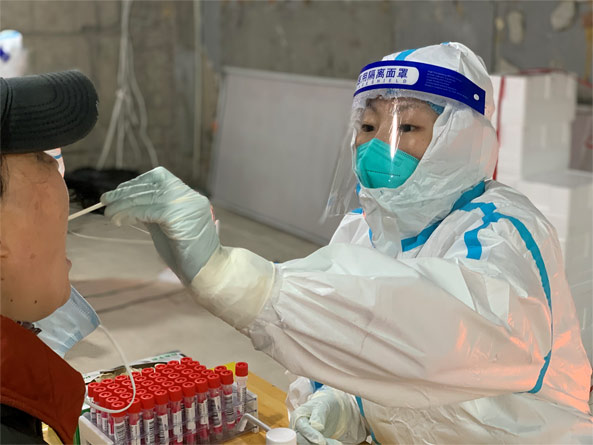 【战疫之声】最美是你,致敬坚守在风雪中的大白(图1) 【战疫之声】最美是你,致敬坚守在风雪中的大白(图1)